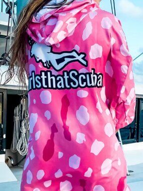 Girls that Scuba Pink Whale Shark Changing Robe New One Size Scuba Diving Swim